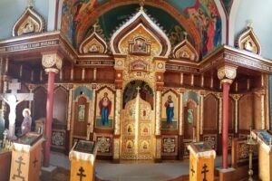 Iconostasis Installed in Its New Home